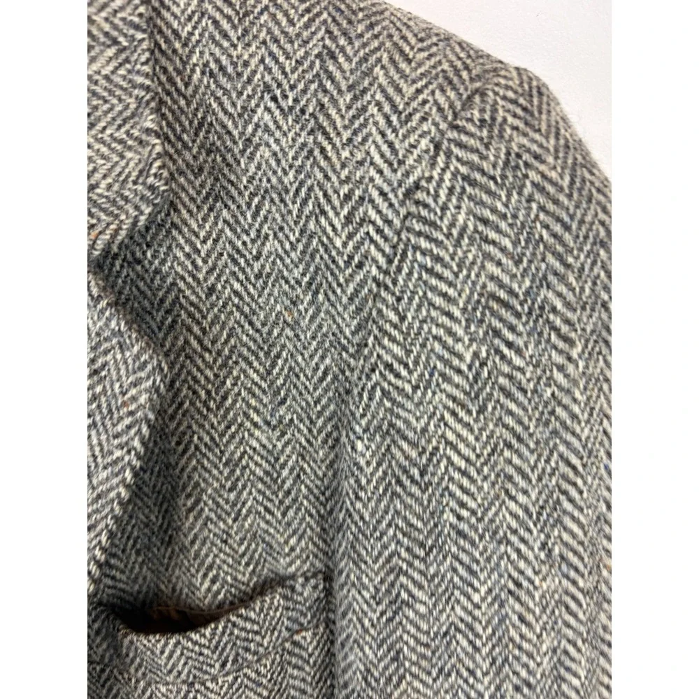 Harris Tweed shoulder hem